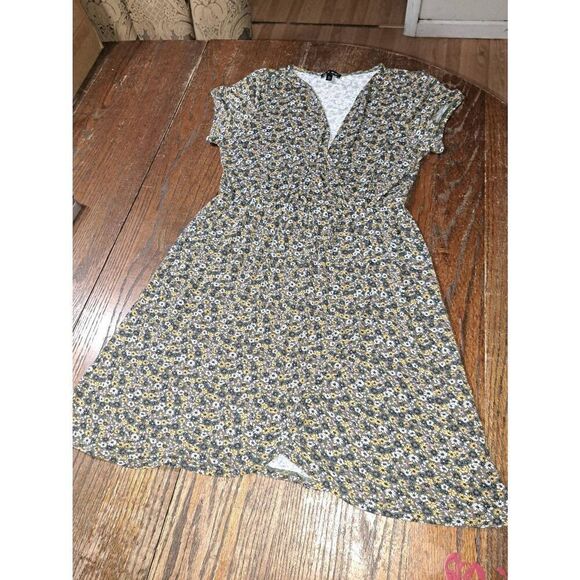 XL As U Wish Floral Short Sleeve Deep VNeck Mini Casual Dress Stretch Flowers - Picture 1 of 5